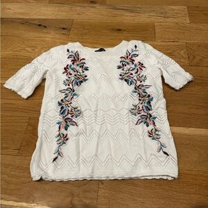 Woman’s Leo & Ugo Floral Embroidered White Top size 1